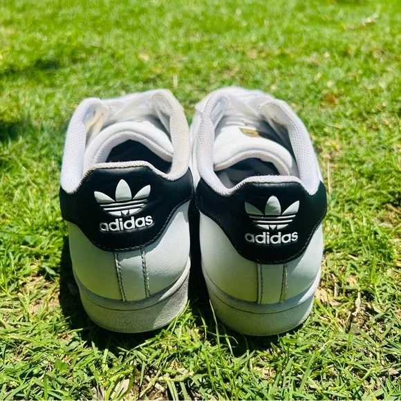 Adidas Superstar Shell toes White Black striped Woman’s 9 sneakers Preowned - Picture 6 of 9